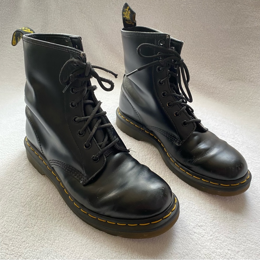 Doc Martens 1460 Women’s Smooth Leather Black Lace zip Boots Size 8